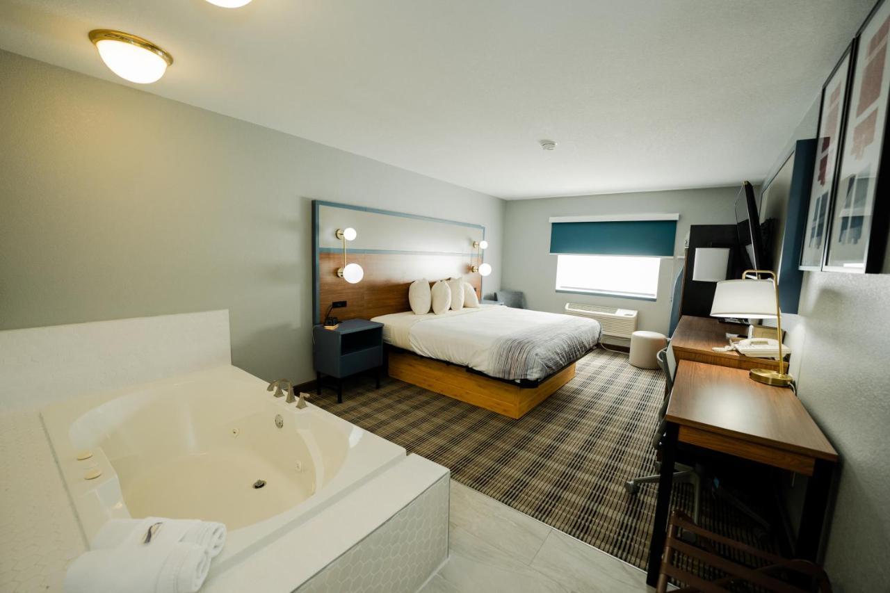 Americinn By Wyndham Tomahawk Экстерьер фото