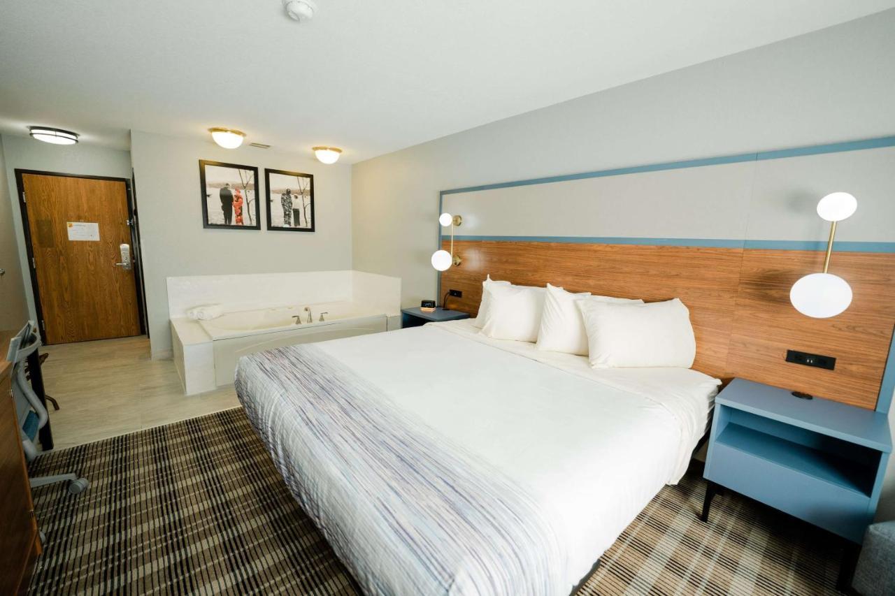 Americinn By Wyndham Tomahawk Экстерьер фото